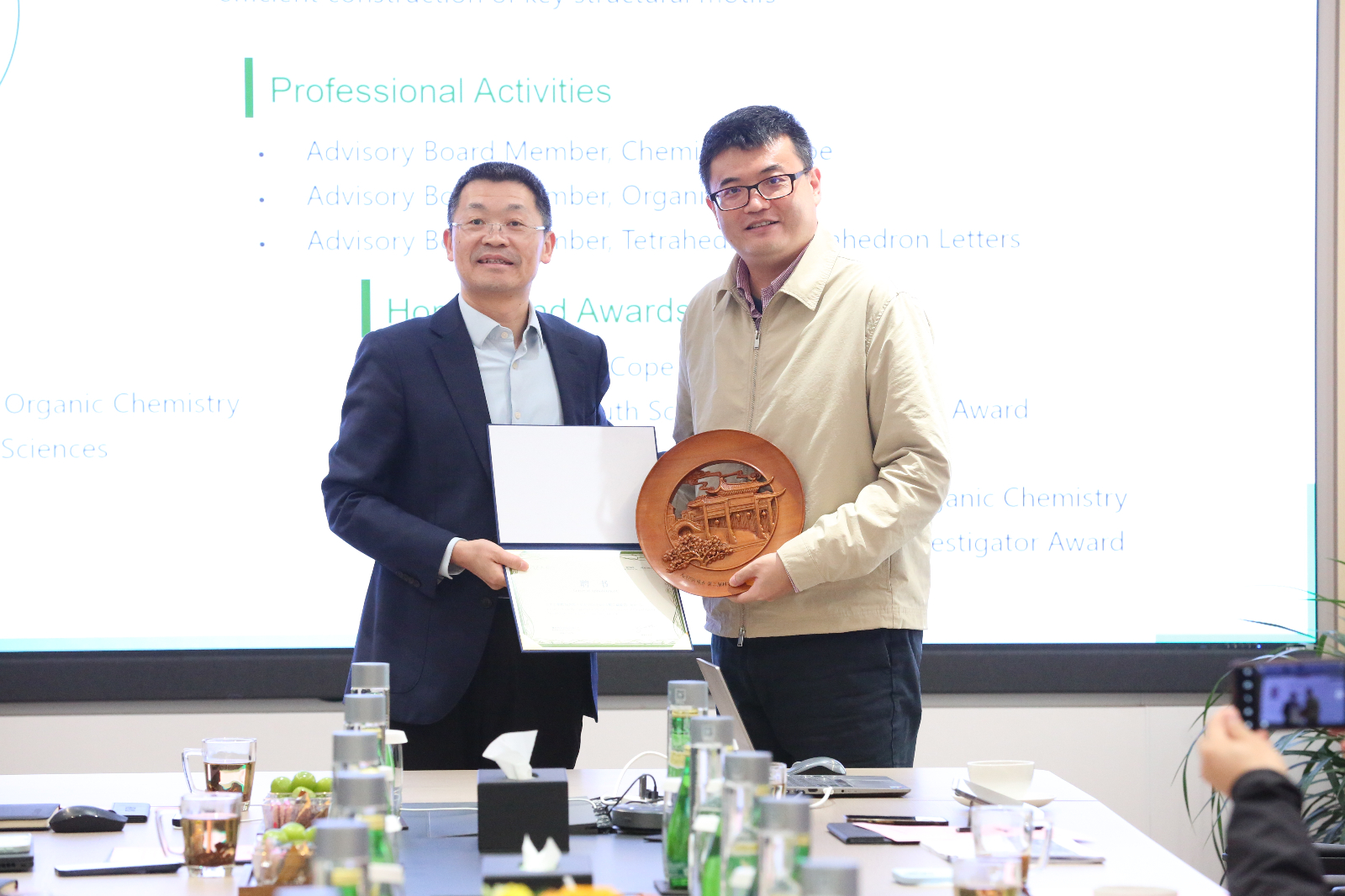 授牌頒發(fā)聘書(shū) (3).JPG