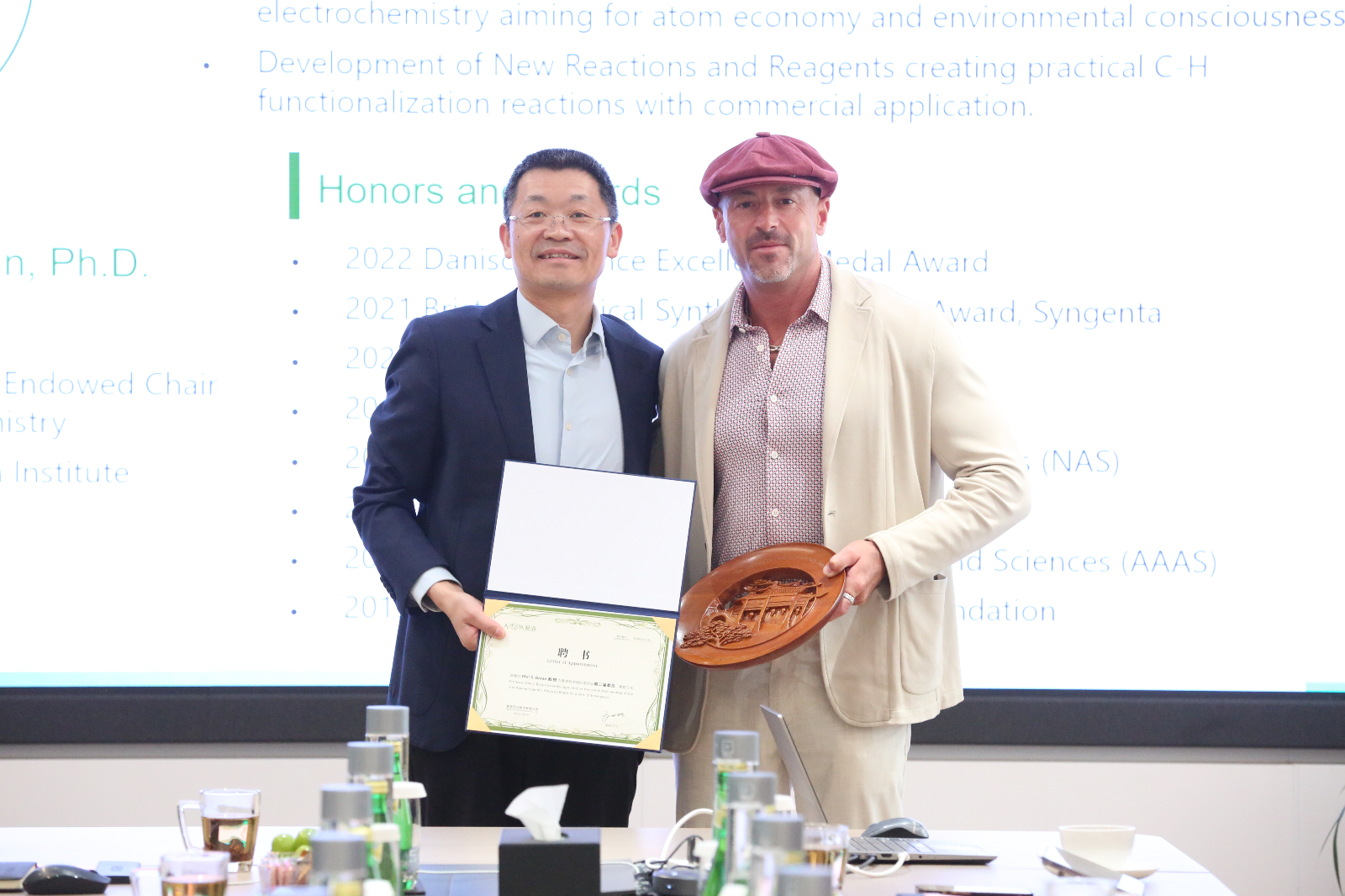 授牌頒發(fā)聘書(shū) (2).JPG